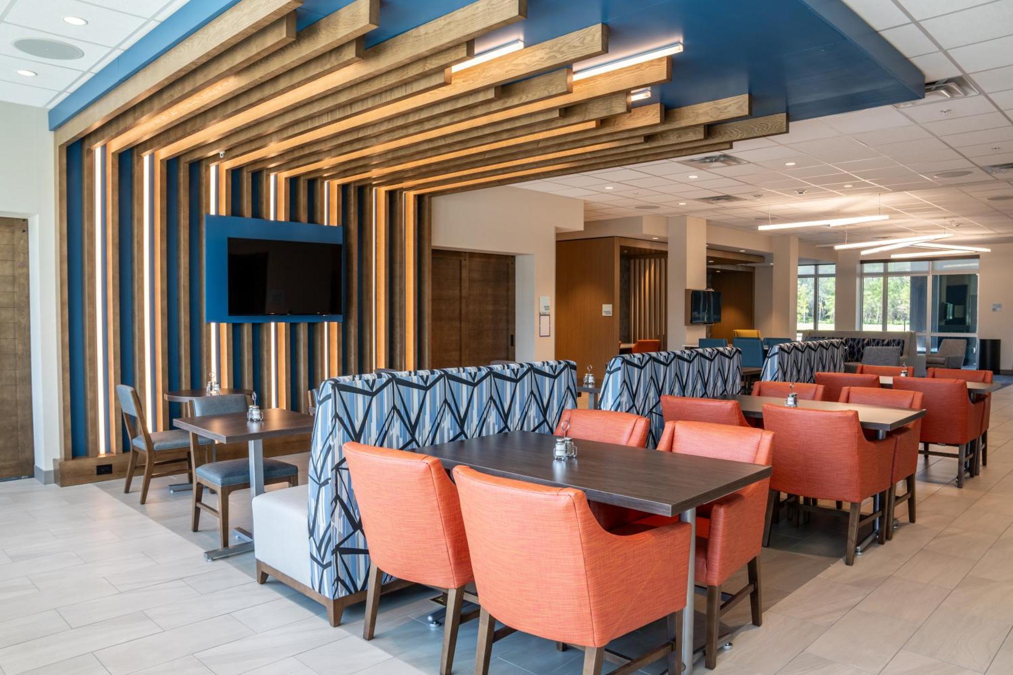 Holiday Inn Express & Suites Fort Walton Beach - Eglin Area By Ihg Экстерьер фото